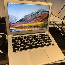 Apple Laptop MacBook Air Excellent Working 