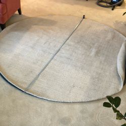 7ft Circular Area Rug (neutral Oatmeal Color, Hardly Used) with pad