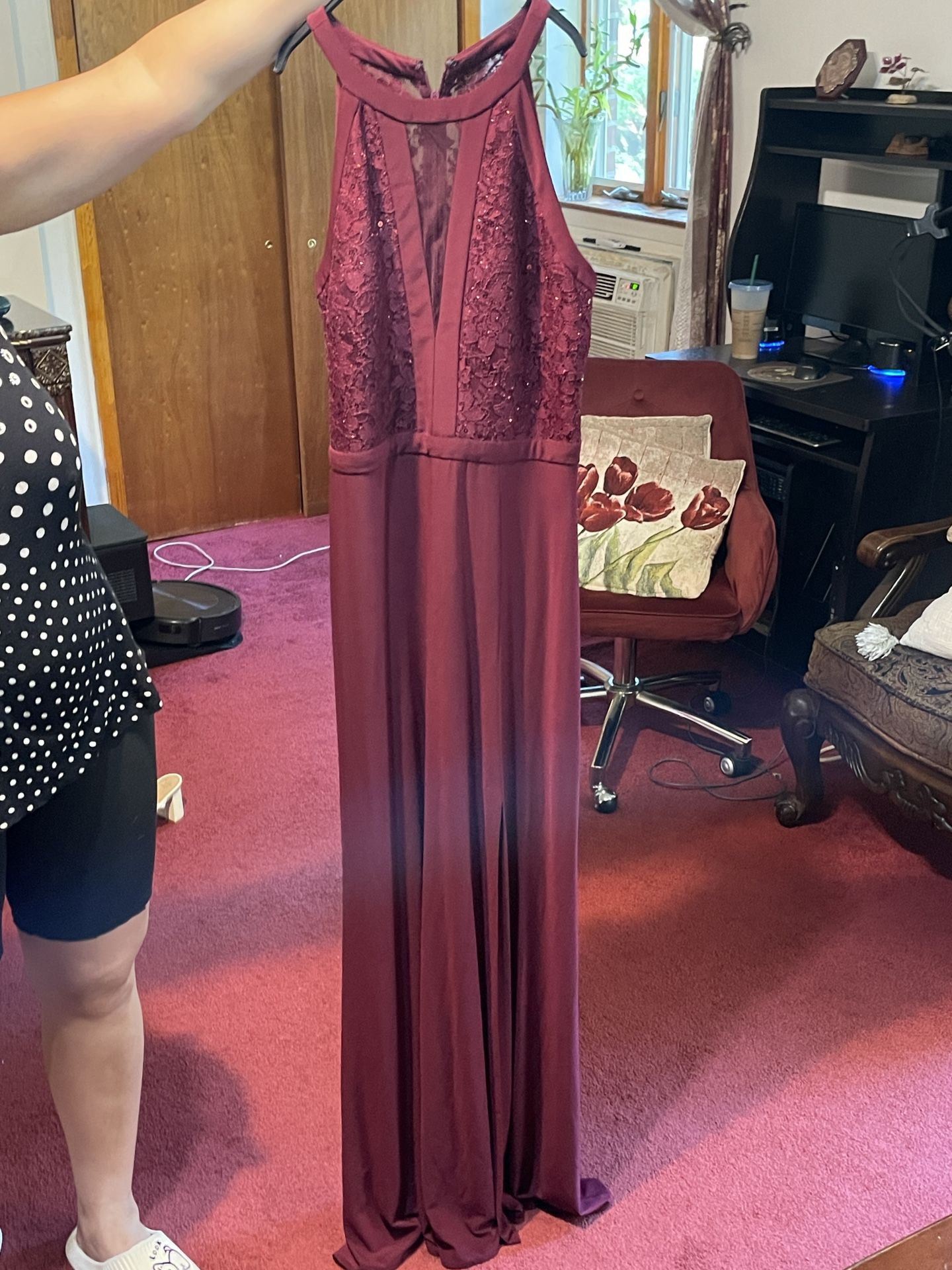 Nightway Sleeveless Burgundy Lace and Chiffon Gown - Size 8