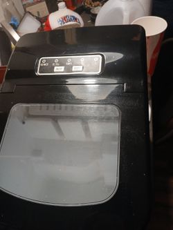 Count top ice maker