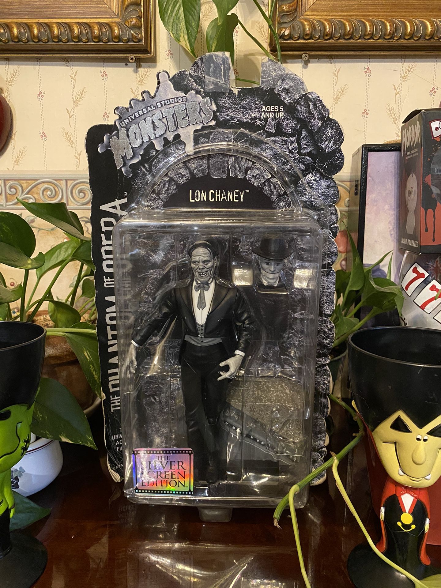 Universal Studio MONSTERS The Phantom Of The Opera 8” Scale Figure