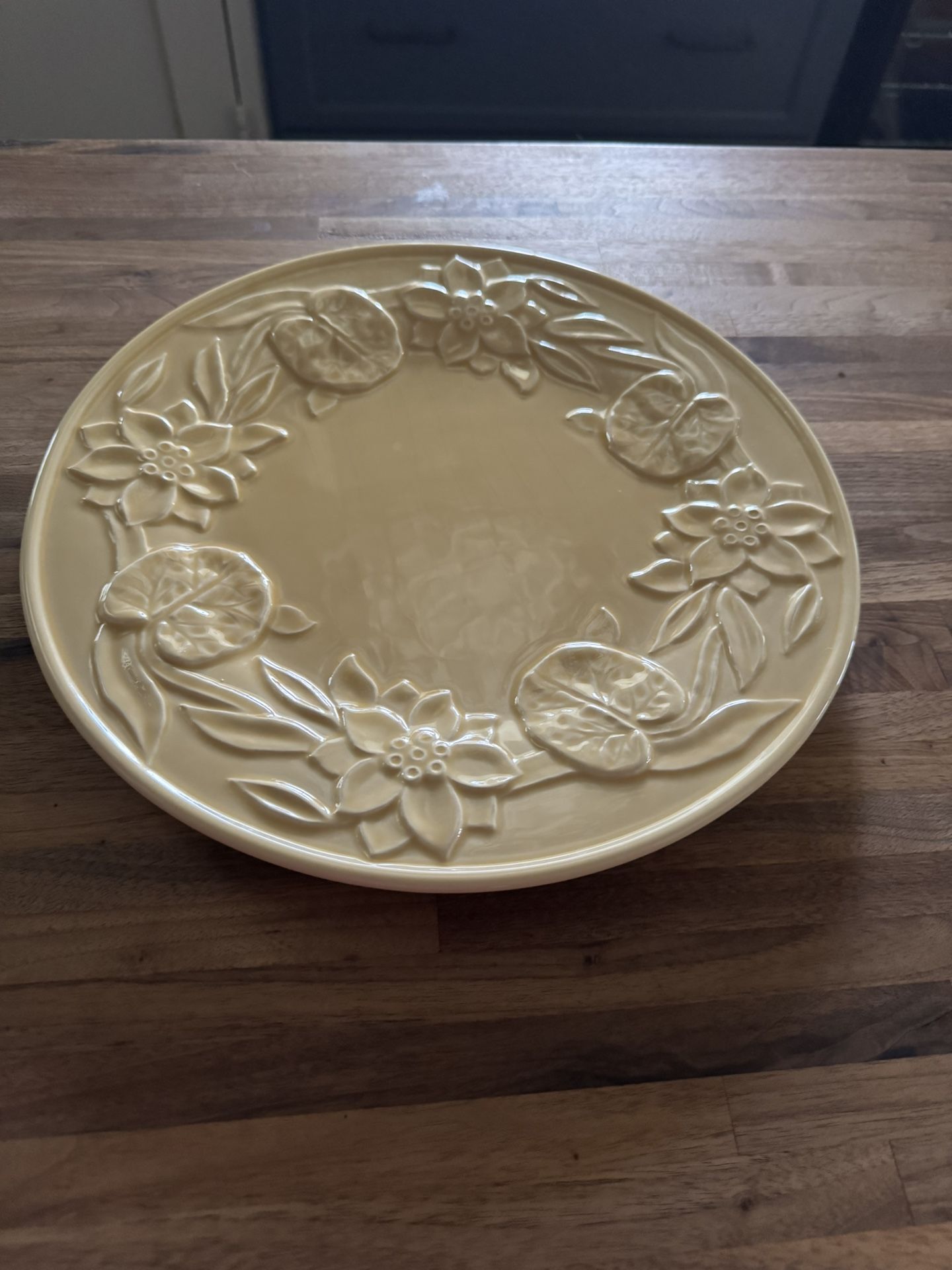 2 Serving Dishes