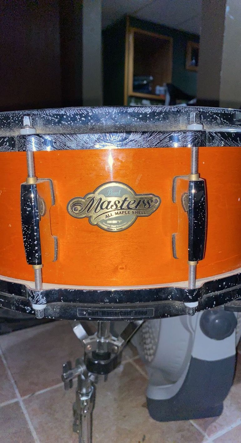 Pearl Masters Maple shell snare drum