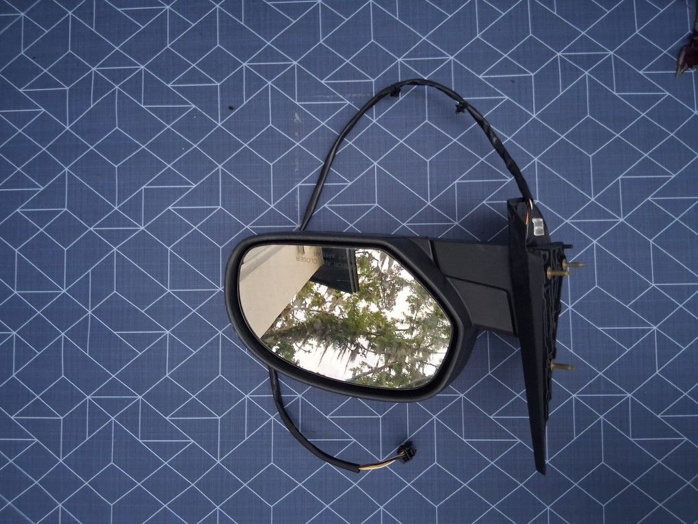 2006 and up Chevrolet Tahoe Power mirror 