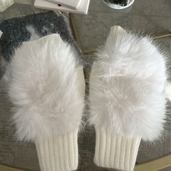 Stylish Women’s Texting Gloves. Brand New Never Used. Asking $15!