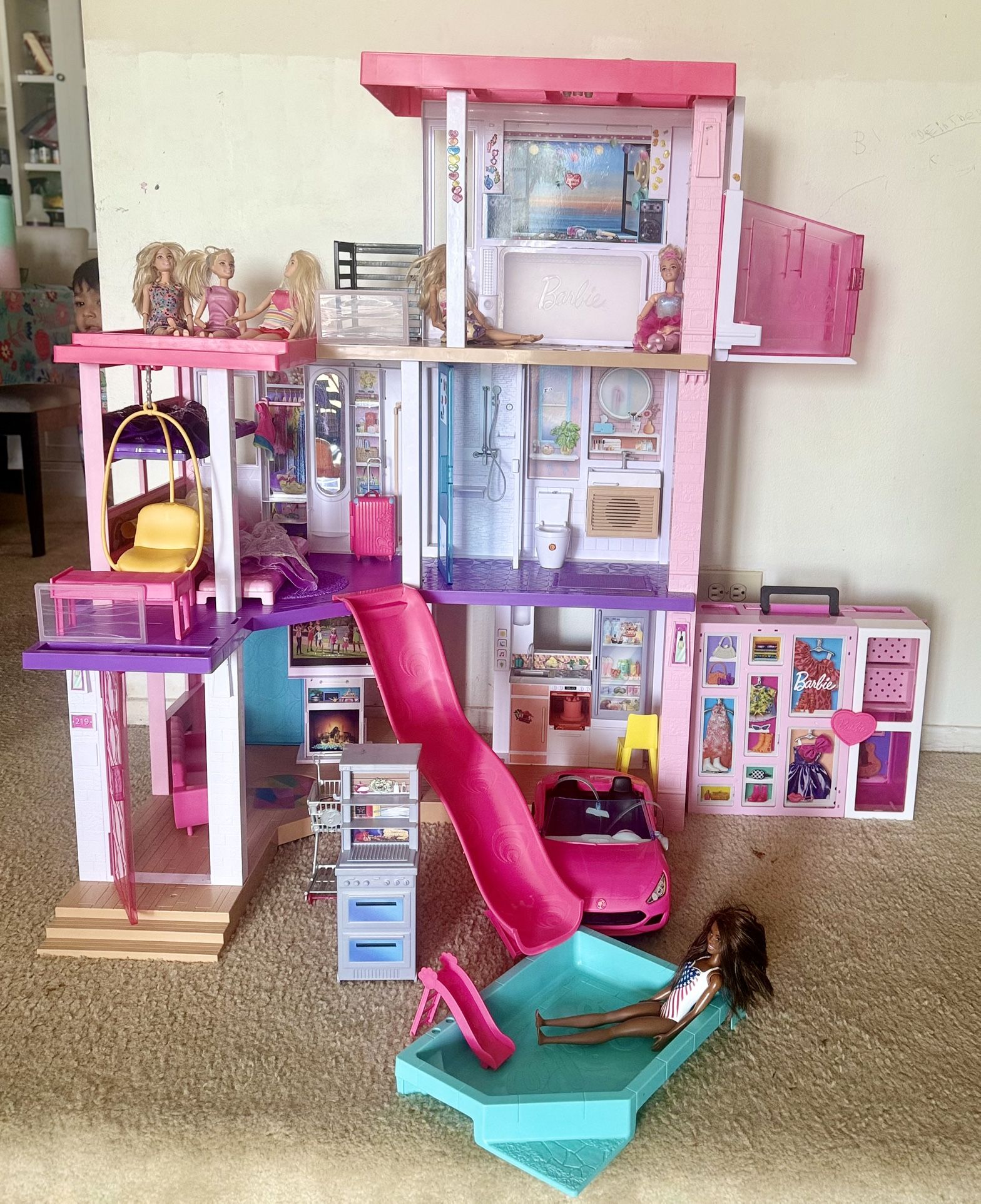 Barbie Dollhouse + Dresser + Barbie Car + 6 Barbie Dolls