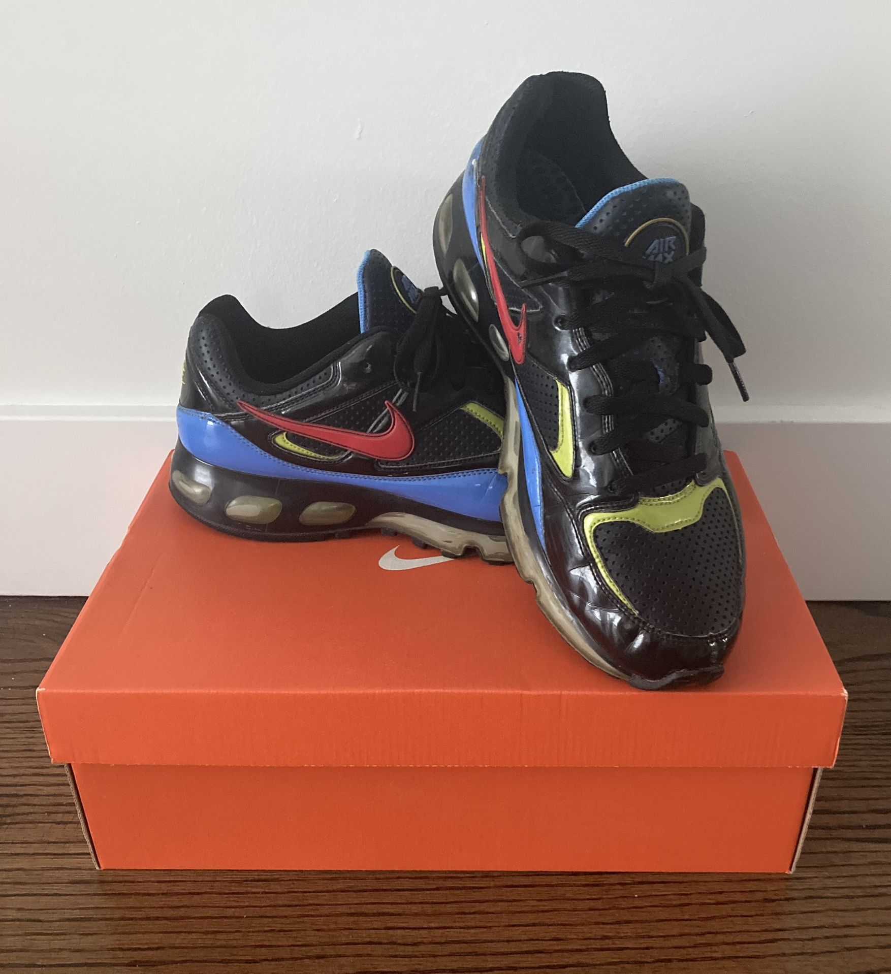 *SUPER RARE* Collectible NIKE AIR MAX NEO 360