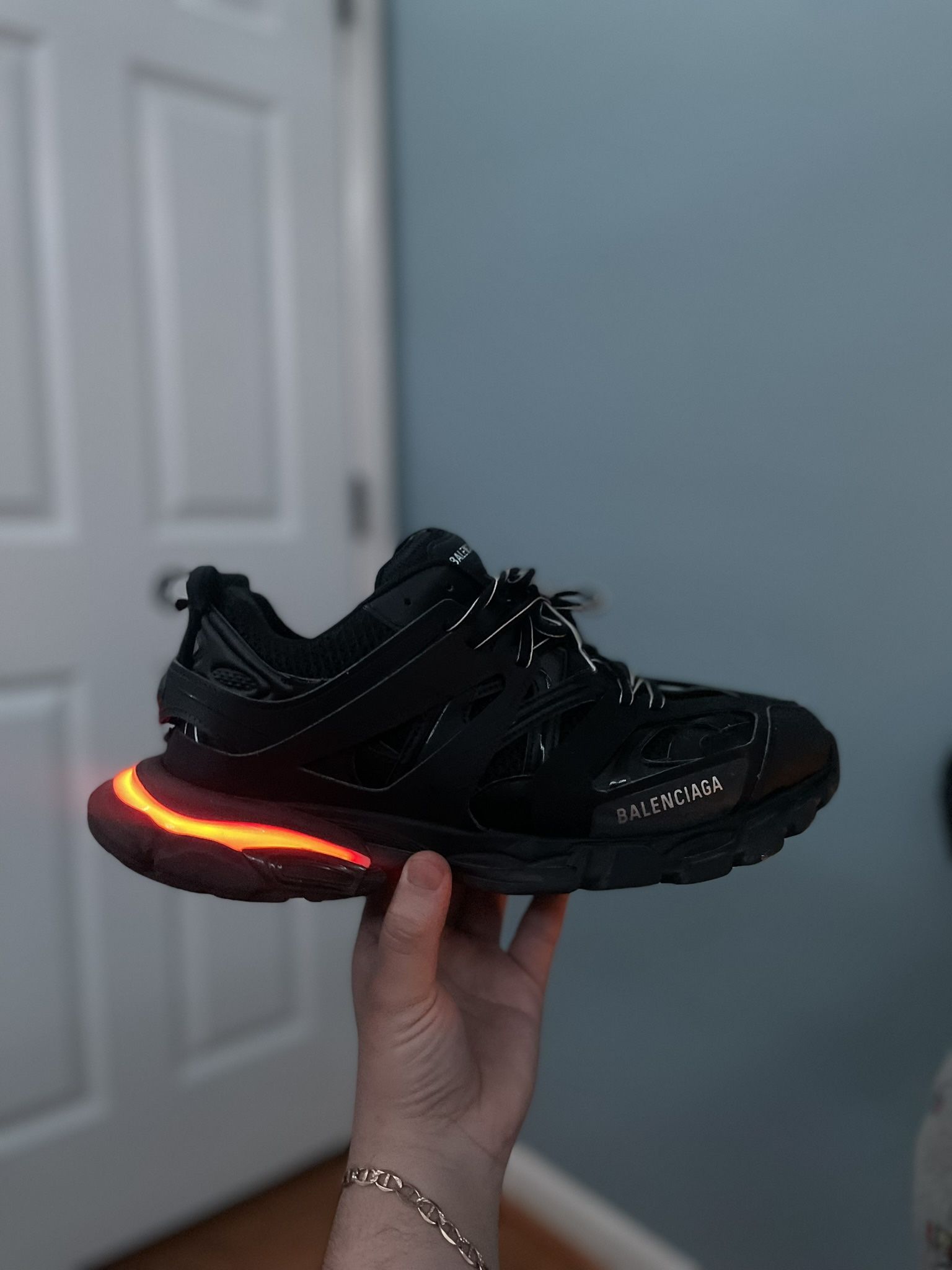 Balenciaga b22 2025