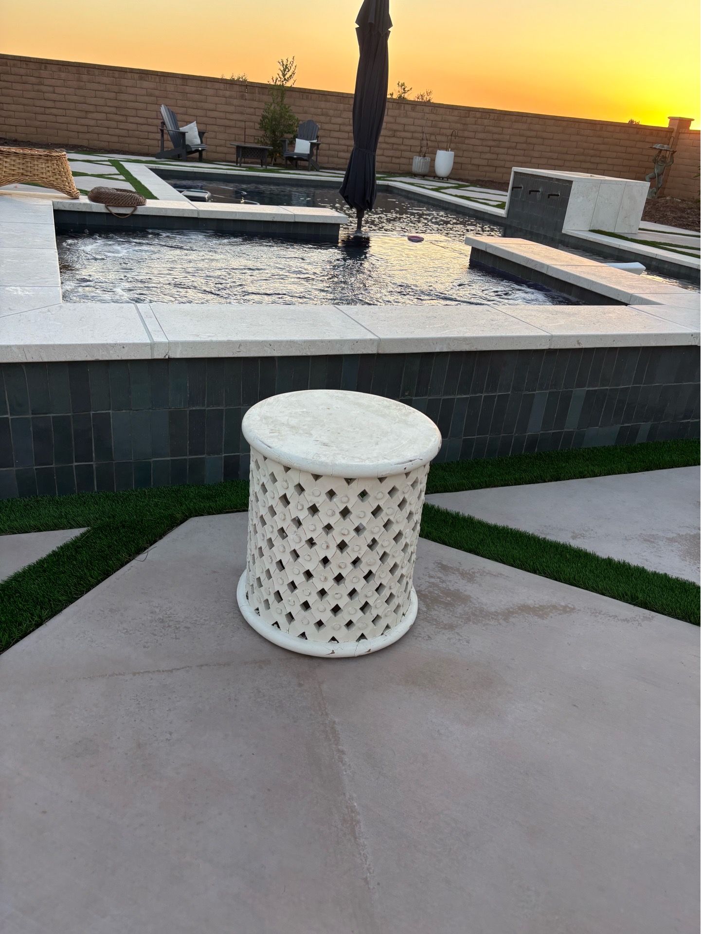 Pottery barn, teen side table