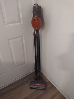 VACUUM CLEANER WORKS GOOD ROCKER $20