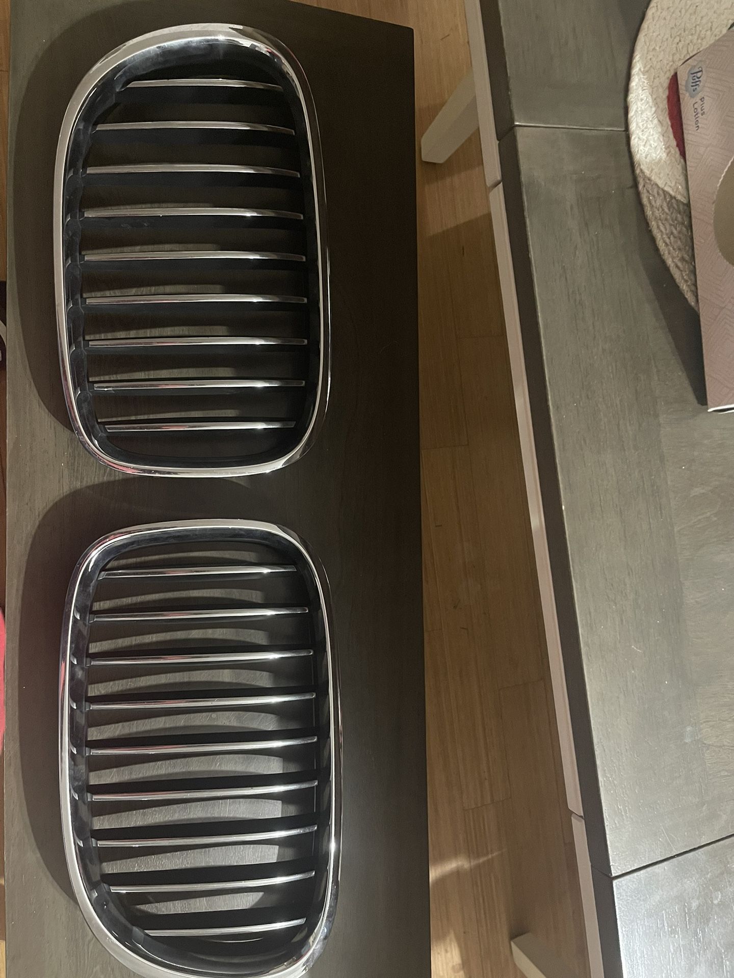 BMW 750 Grill OEM