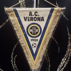 AC VERONA :Vintage Football Soccer Gagliardetto / Bandierina / Pennant 14”x11.5”