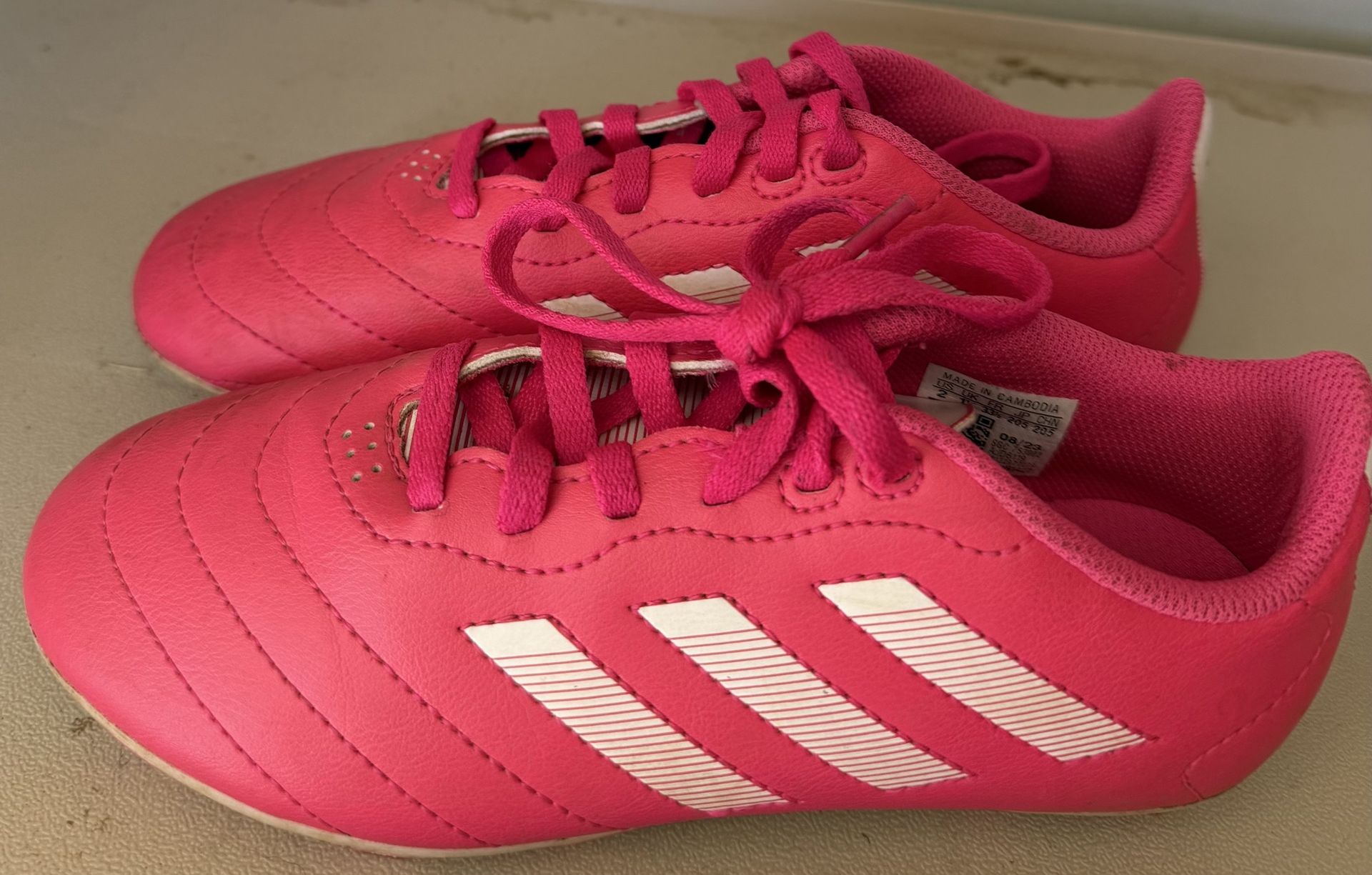 Girl soccer cleats size 2