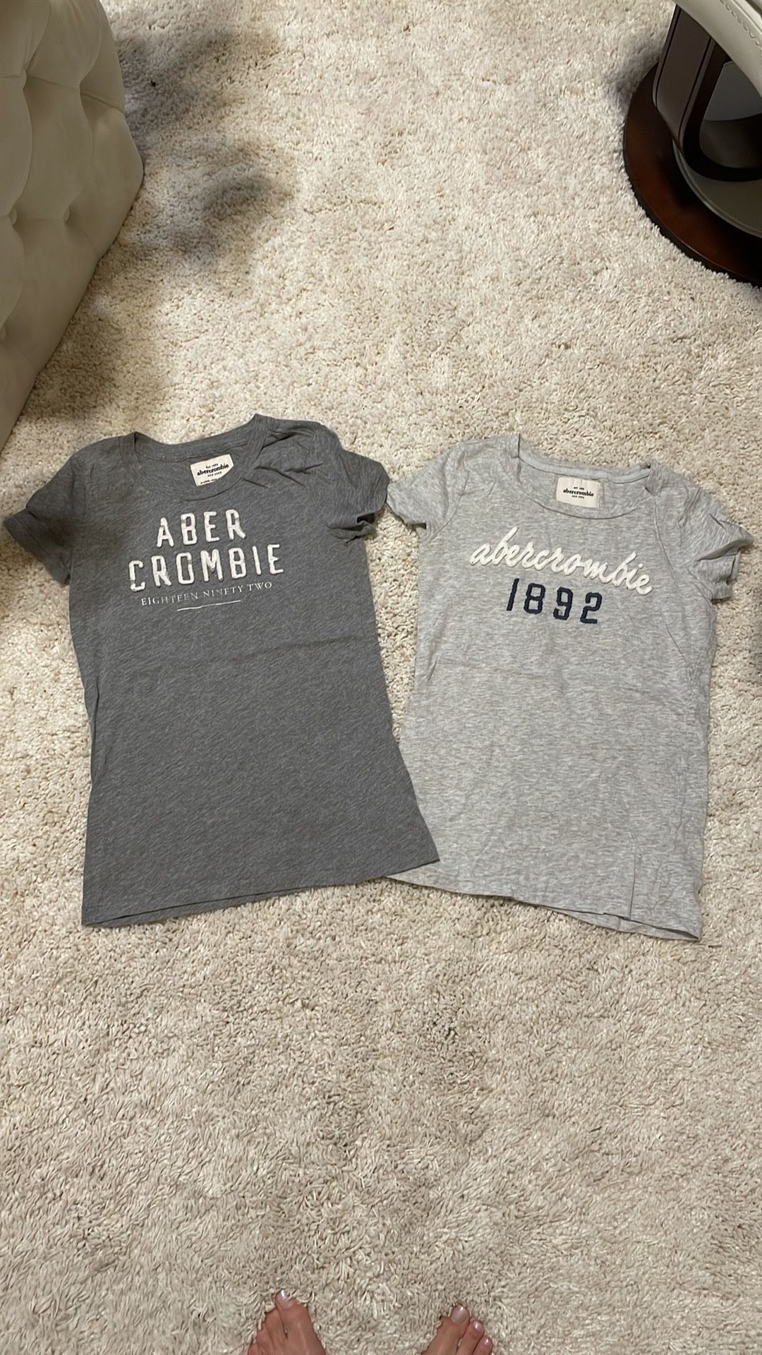 Abercrombie kids xl women’s small gray blue white t shirt short sleeve set two