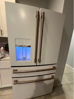 Café (GE) 27.8 cu. ft. Smart 4-Door French Door Refrigerator