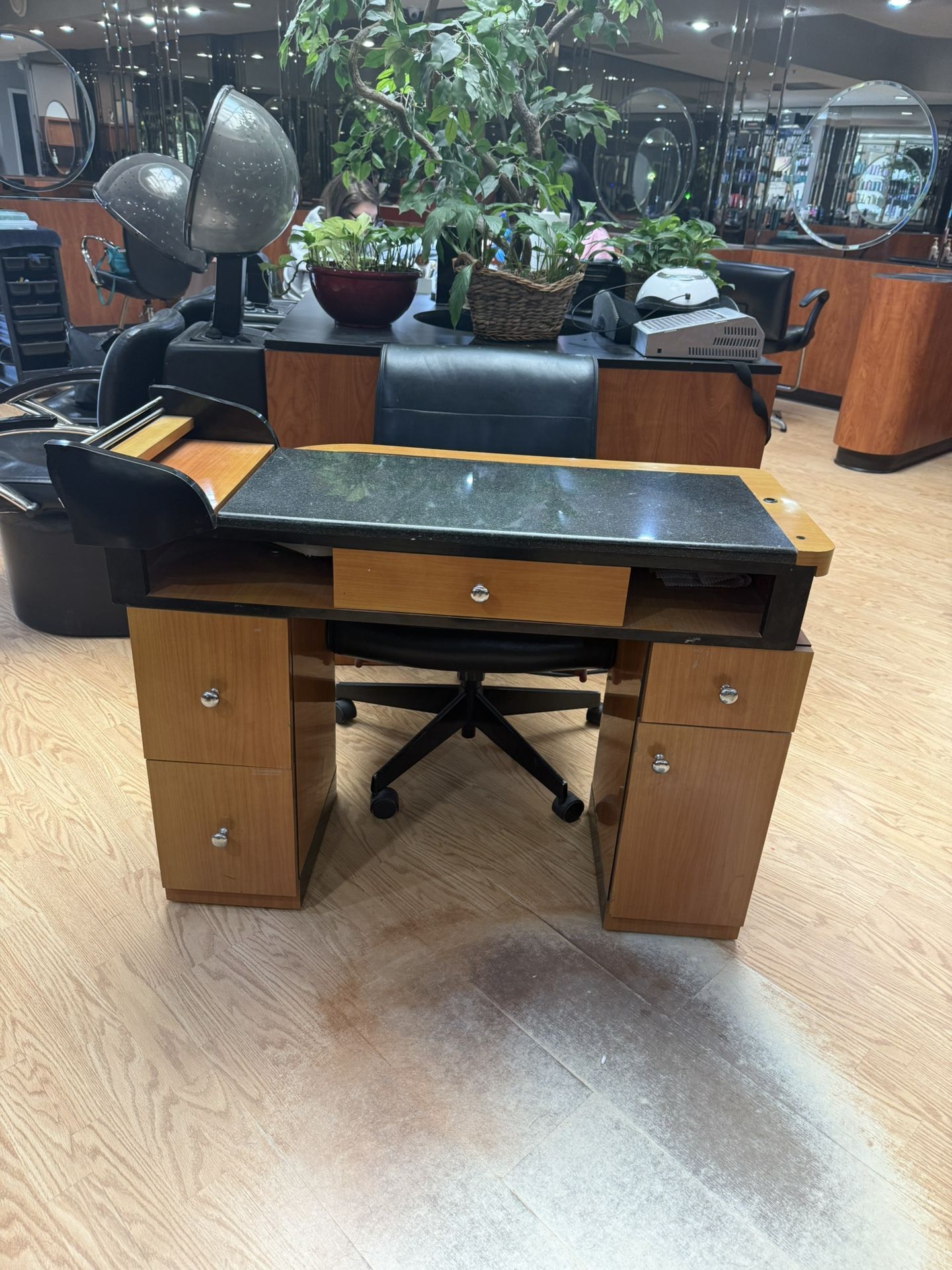 Manicure Station - Pick Up Only Nov 1st Or 2nd