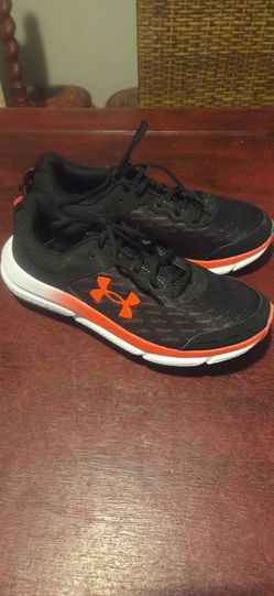 Brand new men's armor gym shoes size 10