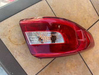 Hyundai taillight qtr