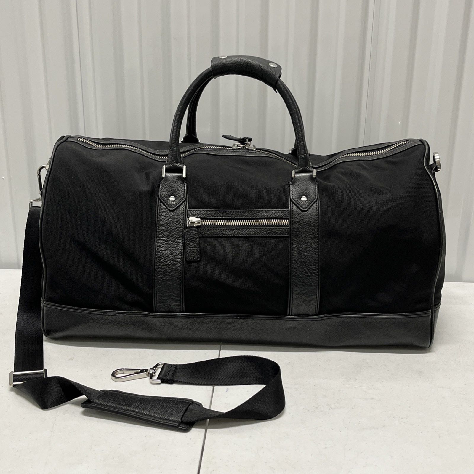Banana Republic Classic Leather Nylon Travel Duffle Weekender Black