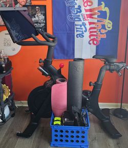 Pelaton Bike+ Like New, Great condition, lots of accessories