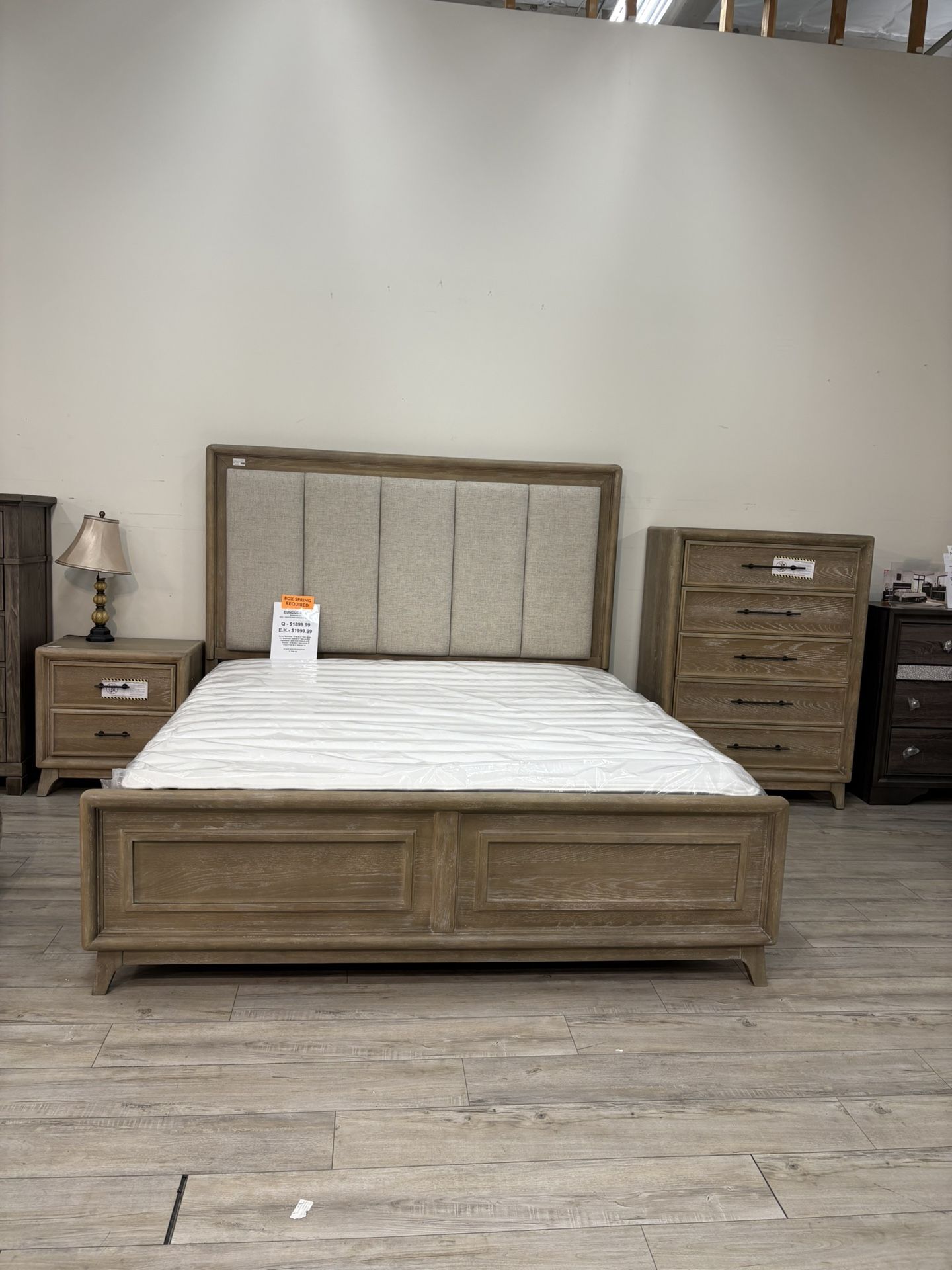 NEW QUEEN SOLID WOOD BEDROOM SET ( Available in King )
