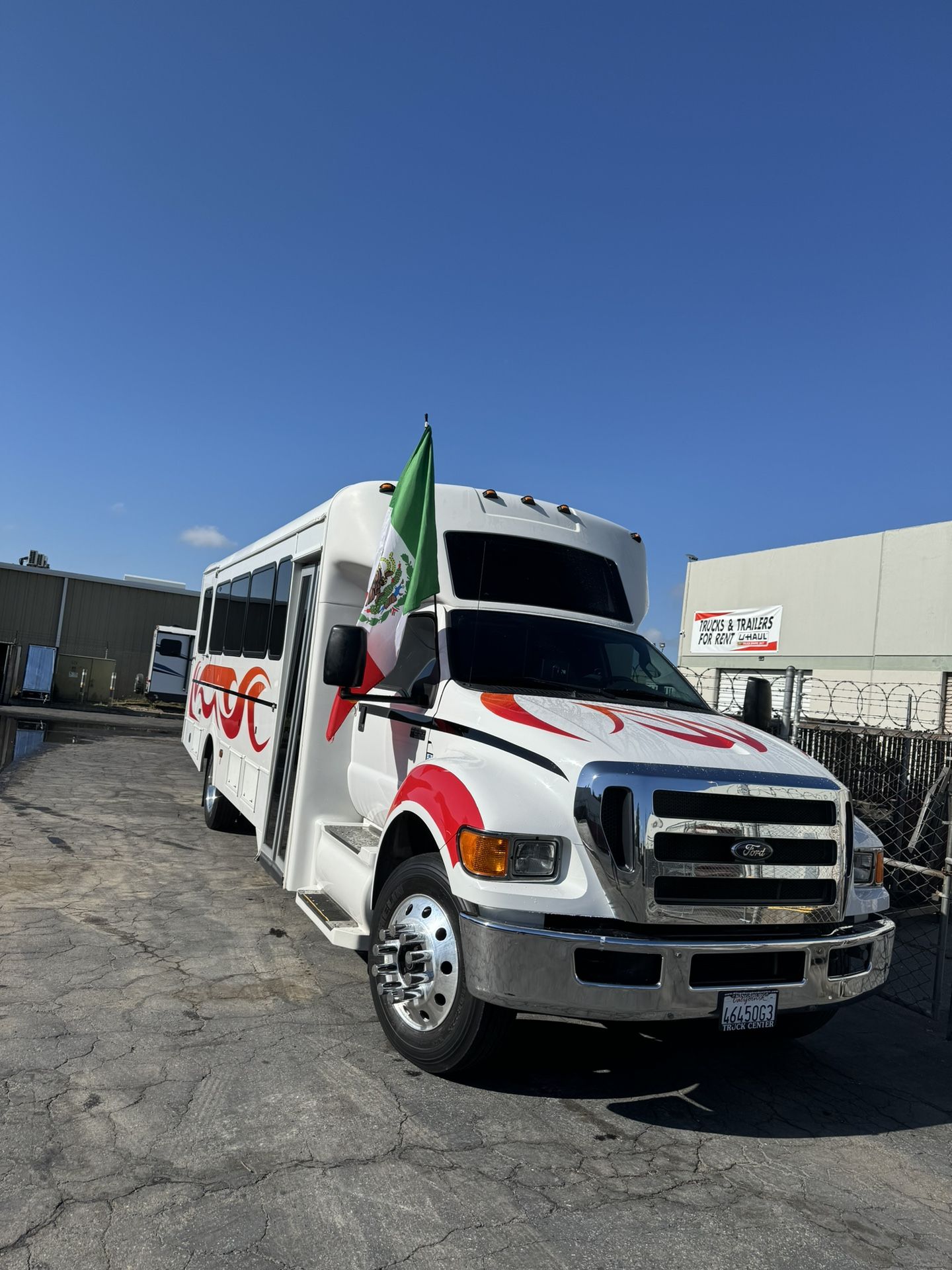 2012 E-650 FORD SHUTTLE/PARTY BUS