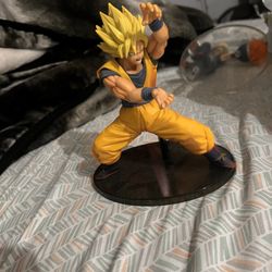 Dragon Ball Z Goku Statue