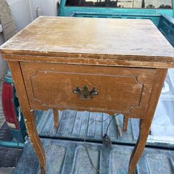 Vintage Sewing Machine 