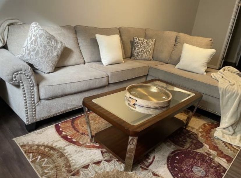 Living Room Set Like New