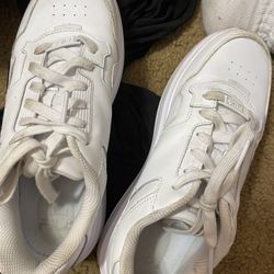filas womens sneaker size 9.5w