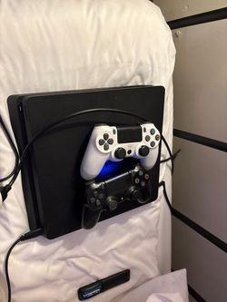 PS4 slim with two controllers