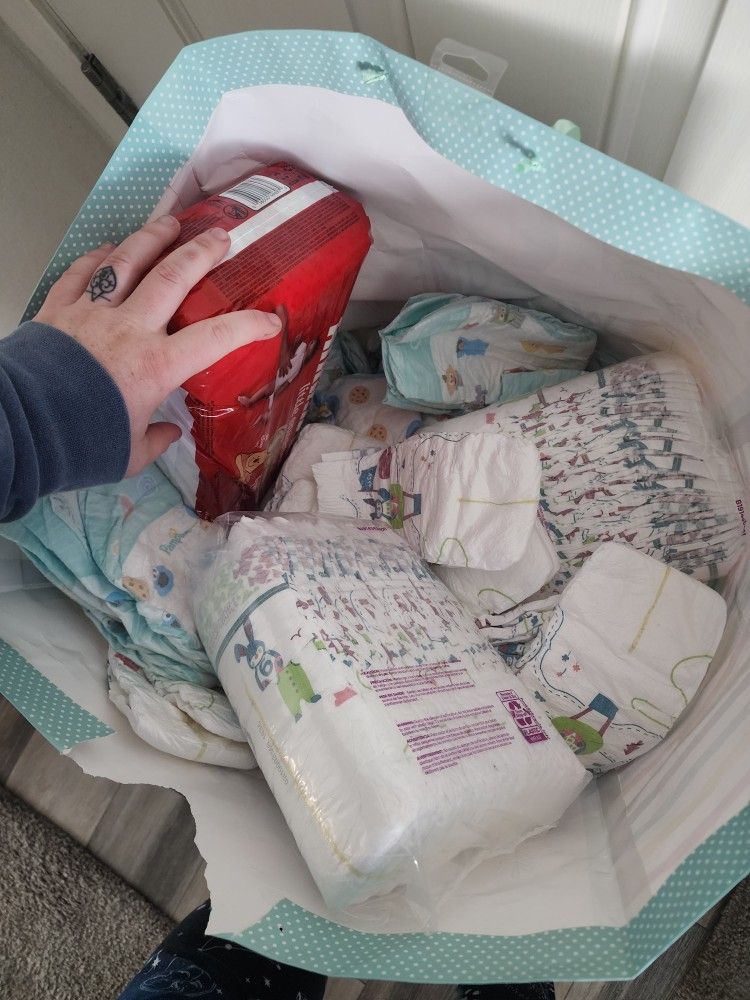 PENDING PICK UP. Free Diapers! 2-3