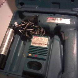 Makita 6095D Cordless Driver Drill And MAKITA DA391D 9.6V 3/8" Cordless Right Angle Drill