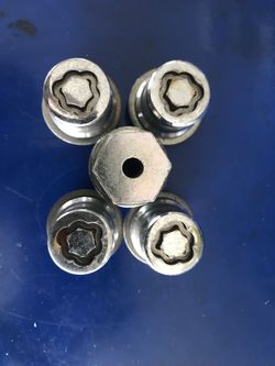 Toyota & Lexus wheel lock set $25