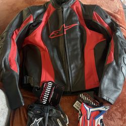 Leather Paddock Jacket, Extra Large, Comfortable Fit For A large bought it for 500 brand new selling it for 200 has an inside zip up vest that goes wi