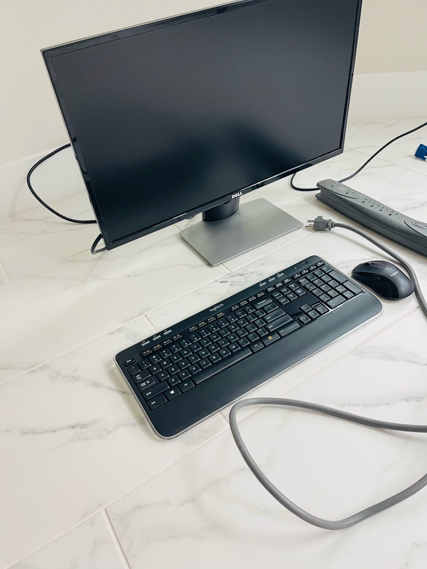 Dell Monitor + Logitech Wireless Keyboard & Mouse Bundle