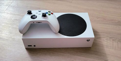 Xbox Series S w/ Controller