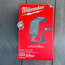 Milwaukee M18 18V Lithium-Ion Cordless Wireless Bluetooth Jobsite Speaker (Tool-Only)