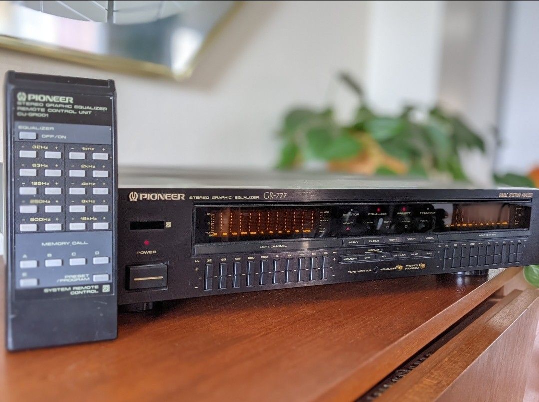 RARE - Pioneer GR 777 Stereo Graphic Equalizer with Remote!
