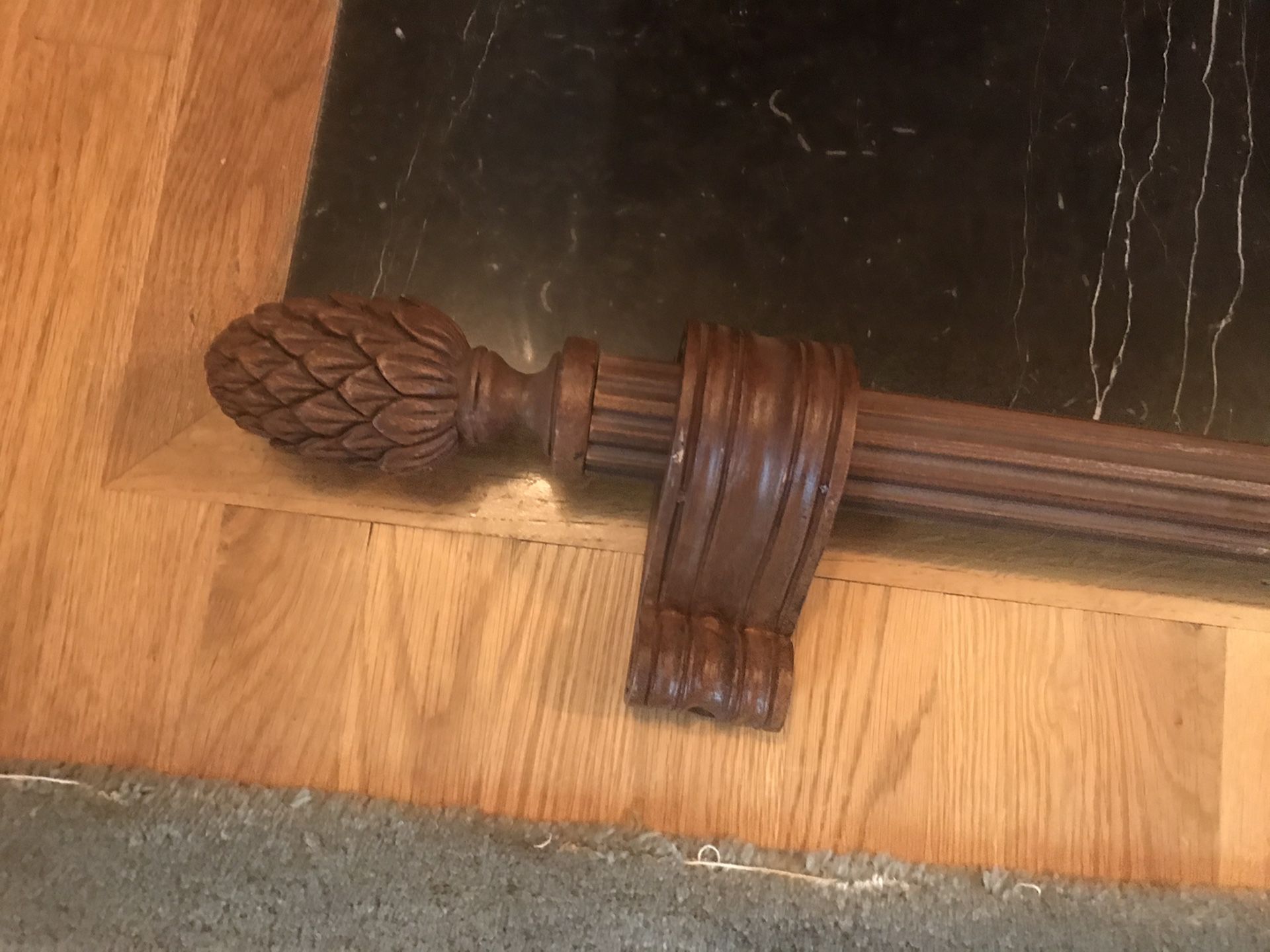 Wood curtain rod with finials and round hooks