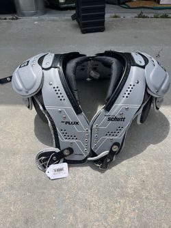 Brand New Schutt XV Flux Football Shoulder Pads Medium 17-18”