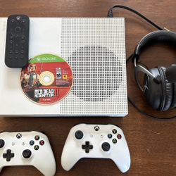 Xbox One (500gb), 2x Controllers, Headset, Red Dead Redemption