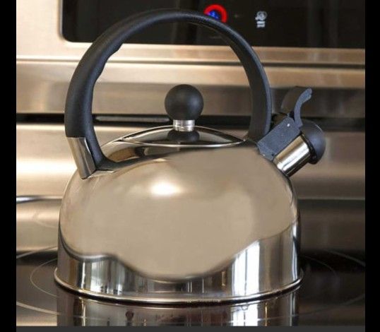 Stainless Steel Whistling Tea Kettle/ Tetera Con Silbido