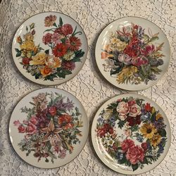 Set of four German floral art plates by artist Ursula Band