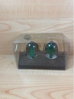 Qualy Winter Summer Salt & Pepper Shaker Set with Tray Plastic Seasons Theme