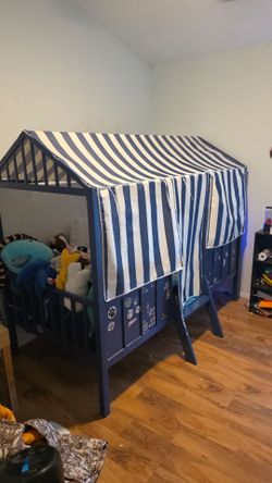 Kids bed with tent