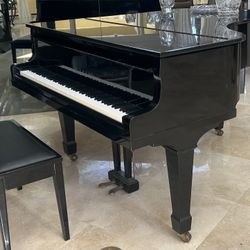 Yamaha Baby Grand Piano (excellent Shape)