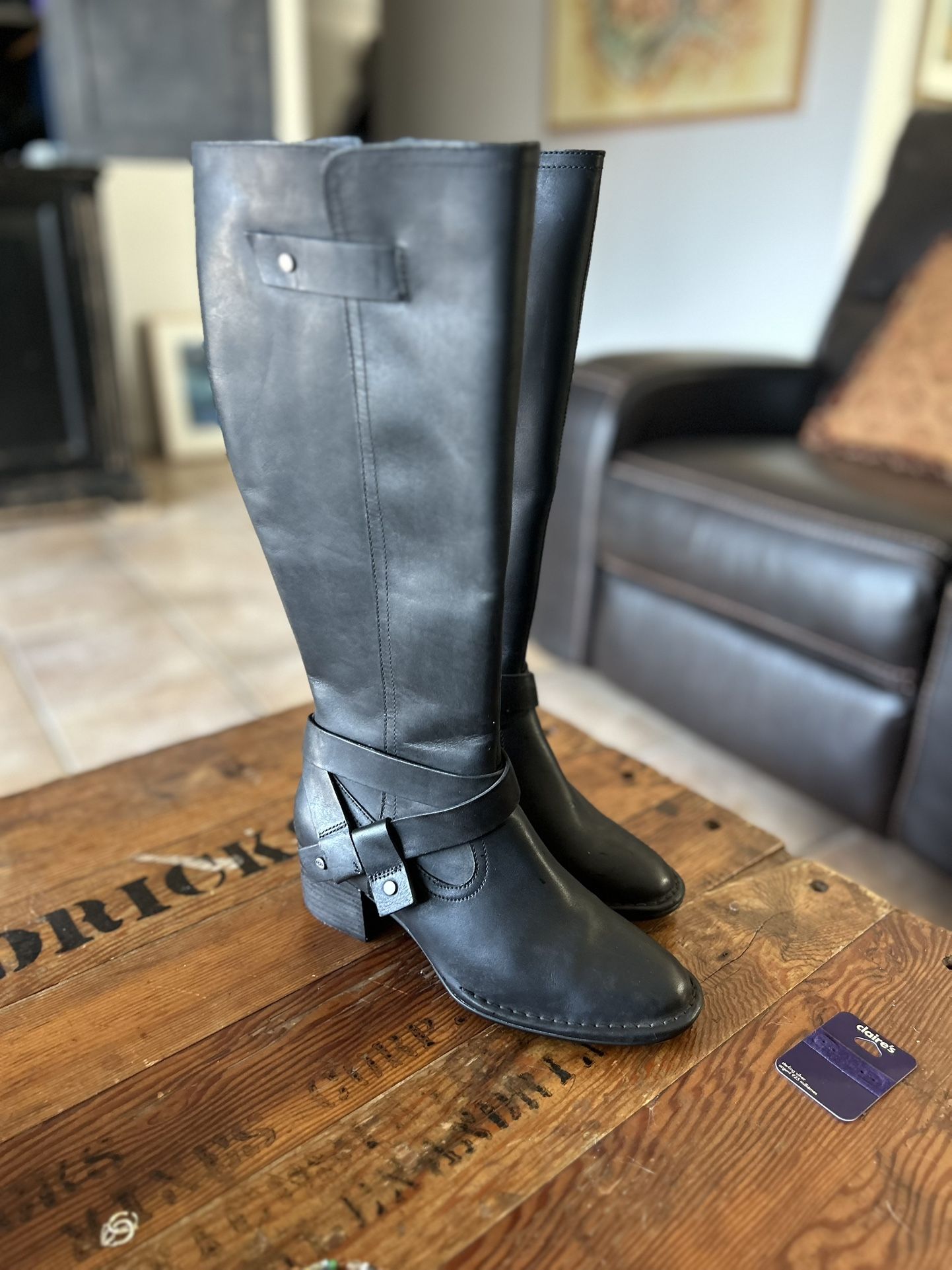 Brand New Black Leather UGG Boots – Size 6