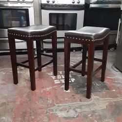2 Wood Sattle-seat Faux Leather Barstools