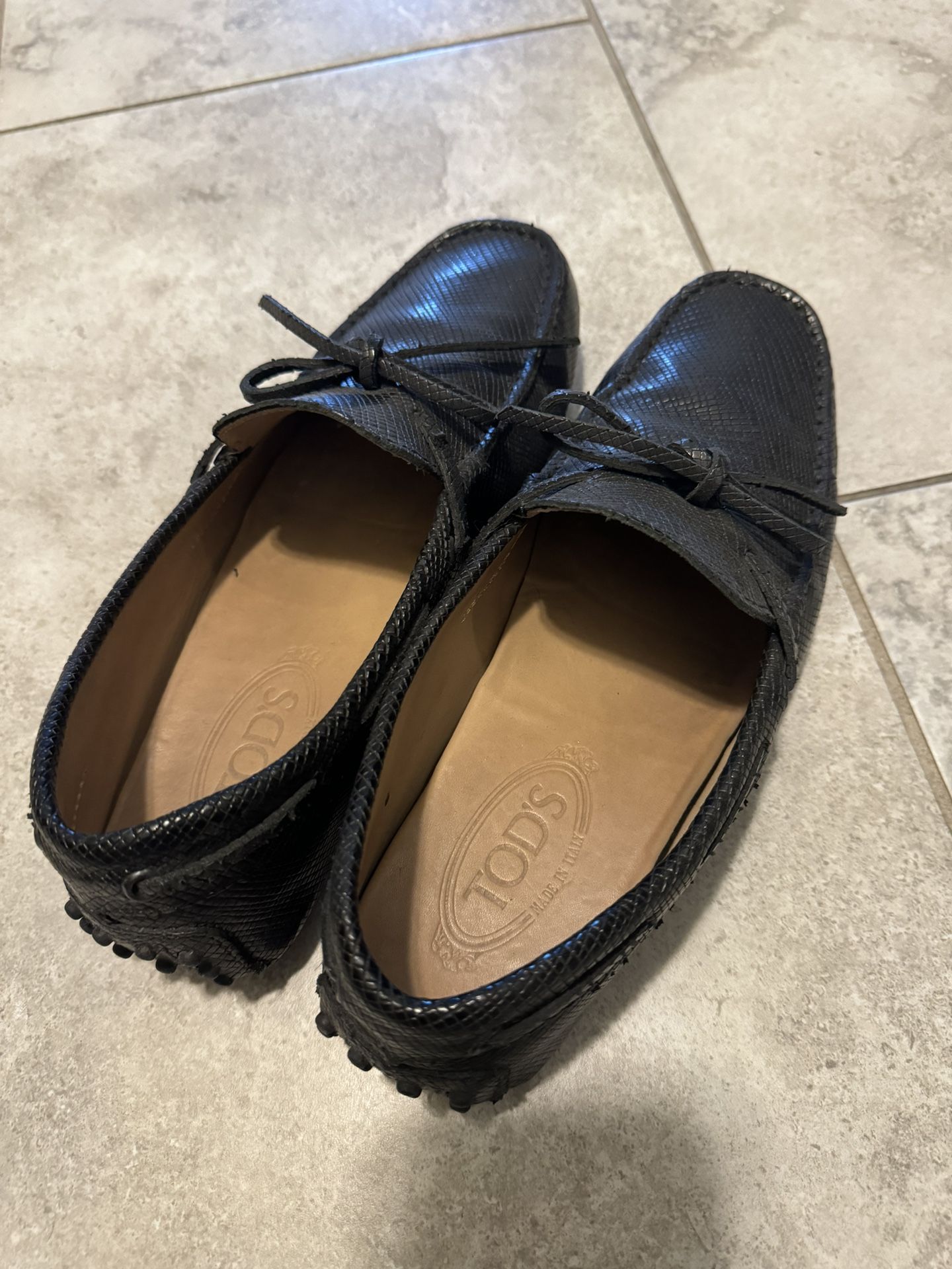 Authentic TOD’S Driving Shoes US7 Black Pure Leather